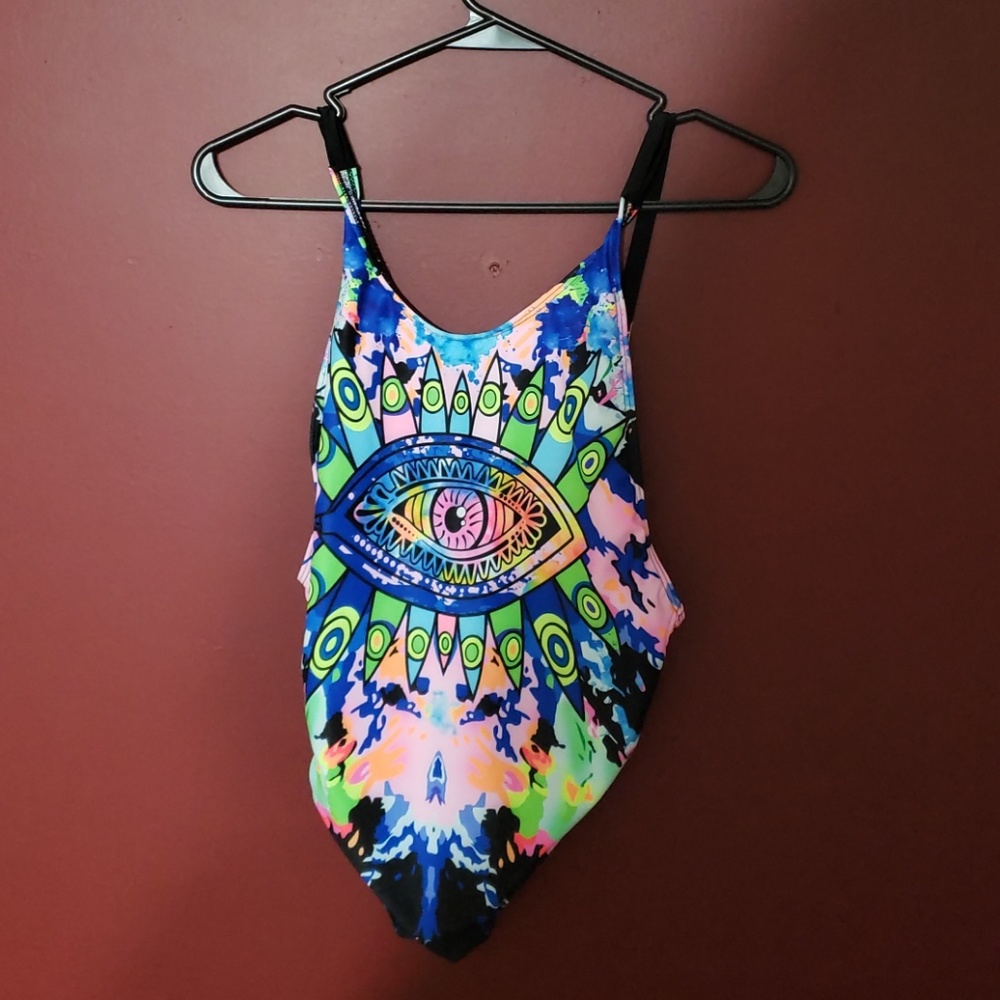 One piece nwot swim suit